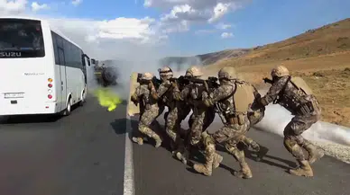 Özel Harekat Polislerinden Nefes Kesen Tatbikat