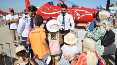 Pilotaj Öğrencileri Teknofest’te Çocuklara Uçakları Tanıttı
