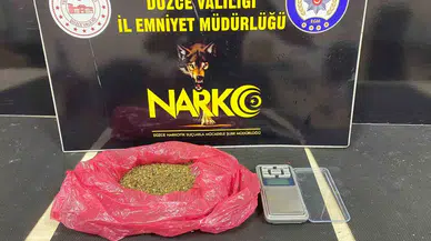 Polis Koçbaşı ile Kapıyı Kırıp Girdiği Meskende Narkotik Köpeği ile Arama Yaptı