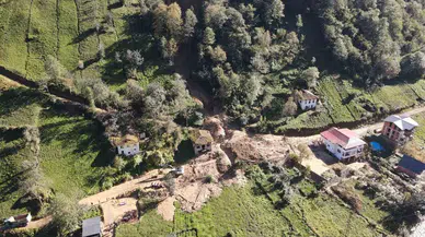 Rize’de Heyelan Nedeniyle 3 Konut Boşaltıldı