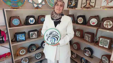 Sarsıntı Sonrası Geldiği Rize’de Mozaik Sanatını İcra Ediyor