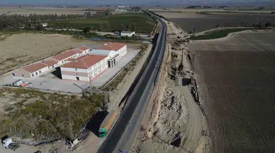 Zelzelenin Yapboz Üzere Parçalayarak 4 Metreyi Bulan Kırıklar Oluşturduğu Yolda Birinci Köprü İnşası Tamamlandı
