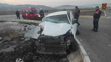 Otomobille Traktör Çarpıştı: 5 Yaralı