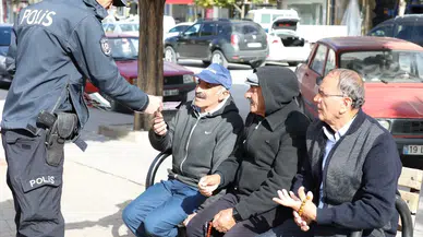 Polis, Aileleri ve Gençleri Madde Bağımlılığıyla İlgili Bilgilendiriyor