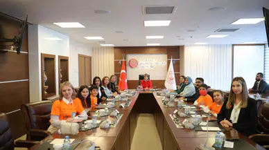 Aile ve Sosyal Hizmetler Bakanı Göktaş, Tedavi Sonrası Kanseri Yenen Çocuklarla Bir Ortaya Geldi
