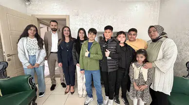 Armağan Kabul Etmeyen Öğretmenlerin İsmine Afrika’daki Çocuklara Çikolata Dağıttılar