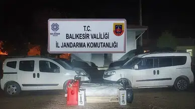 Ayvalık’ta Jandarma 3 İnsan Kaçakçısı, 1 Sistemsiz Göçmen Yakaladı