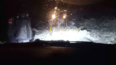 Bartın’da Kar Yağışı: Kimi Yolda Kaldı, Kimi Müzik Açıp Oynadı