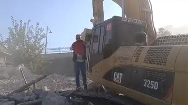 Bayrak Hassasiyeti Yıkımı Durdurdu
