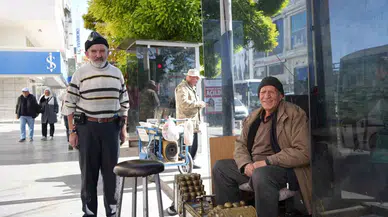 Birebir Sokakta 68 Yıldır Ayakkabı Boyayarak Geçiniyor