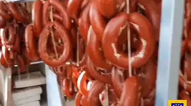 Bozulmuş ve Etiketi Değiştirilmiş Sucukları Satan Besin Sahtekarlarına Operasyon