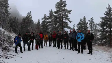 Doğaseverler Kar ve Sis Altında Yürüdü