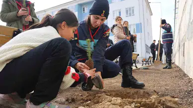 Elazığ’da Jandarmadan Çocuk Hakları Gününde Örnek Davranış