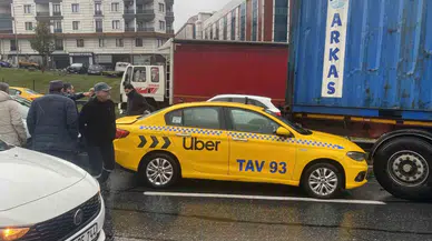 Esenyurt Tem Temas Yolunda Yağmur Sonrası Zincirleme Kaza