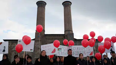 Filistinli Çocuklara Dayanak İçin Balon Uçurdular