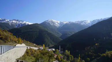 Gümüşhane’nin Zigana Dağı’nda Kış ve Sonbahar Bir Ortada Yaşanıyor