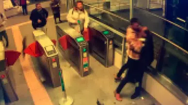 Kadıköy Marmaray’da Güvenlik Vazifelisi Tartıştığı Yolcuyu Vurdu, O Anlar Kamerada