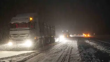 Kar Yağışı Ilgaz Dağı’nda Trafiği Kilitledi, Araçlar Yolda Mahsur Kaldı