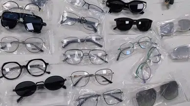 Lambalar Ortasında Gizlenen 214 Bin 760 Gözlük ve Aksesuar Yakalandı