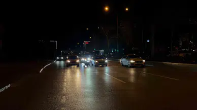 Lodosta İlerlemekte Zahmet Çeken Motosikletlilerin İmdadına Araba Şoförleri Yetişti