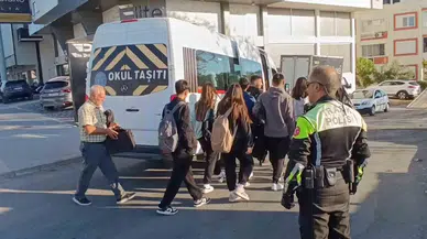 Muayenesi Geçen Servis Bağlandı, Öğrenciler Öbür Servisle Yollarına Devam Etti