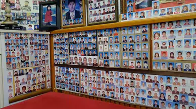 Müşterilerinin Vesikalık Fotoğraflarını 38 Yıldır Dükkanında Sergiliyor