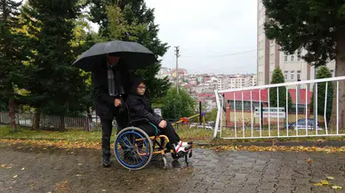 Torununa Ayak Oluyor, Arkadaşlarına Öğretmen