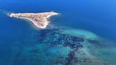 Van Gölü Çekildikçe Su Altındaki Mikrobiyolitler Gün Yüzüne Çıkıyor