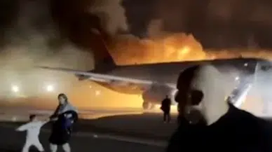 Yanan Uçaktan Tahliye Anları Sinema Sahnelerini Aratmadı