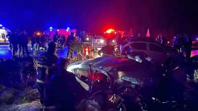 Yanılgılı ’U’ Dönüşü ile Üç Aracın Karıştığı Kazada Ortalık Savaş Alanına Döndü: 1 Meyyit, 7 Yaralı
