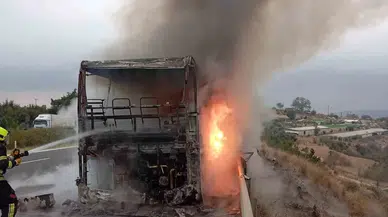 Yolcu Otobüsü Otoyolda Alev Alev  Yandı