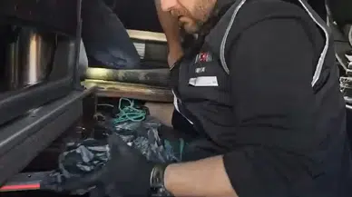 Yolcu Otobüsünden 140 Cep Telefonu, 475 Elektronik Sigara ve 300 Paket Kaçak Sigara Çıktı