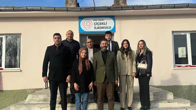 AK Partililer Öğrencilere Bot Armağan Etti