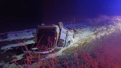 Ambulansa Yetişmeye Çalışan Otomobil Kaza Yaptı: 2 Yaralı