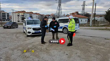 Aniden Kaçmaya Çalıştı, Üstündekini Yola Döktü