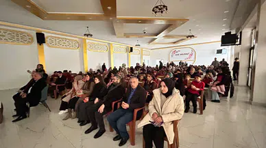 Davetliler Biletle Değil Kitapla İçeri Alındı