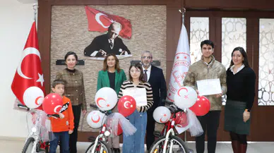 Dereceye Giren Öğrencilere Bisiklet Armağan Edildi