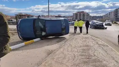 Devrilen Otomobilin Sürücüsü Yaralandı