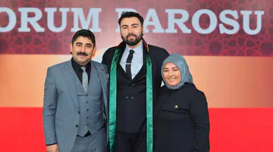 Genç Avukat Erdoğmuş, Cübbesini Giydi