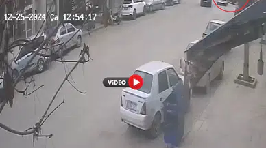 İki Otomobilin Çarpıştığı Kaza Güvenlik Kamerasında