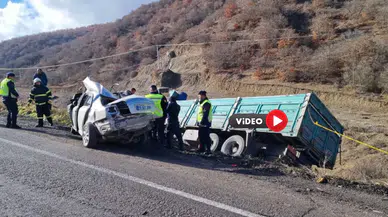 Kamyonla Otomobil Çarpıştı, Hayatını Kaybedenler Var