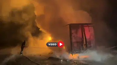 Kumaş Yüklü TIR Küle Döndü, Yangın Anı Kamerada