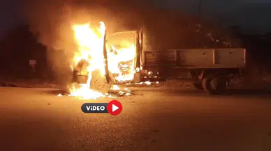 Seyir Halindeki Kamyonet Alev Alev Yandı