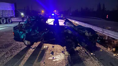TIR ile Otomobil Çarpışan Otomobil Hurdaya Döndü