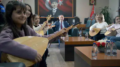 Adana Emniyet Müdürüne, Saz Kursunu Bitiren Kızlardan Küçük Konser