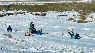 Ağrı’da Karın Tadını Çocuklar Çıkardı