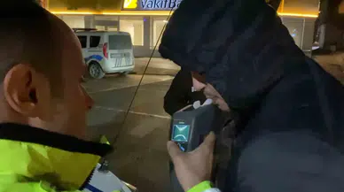 Alkollü Yakalanan Genç Şoförün Ehliyetine El Konuldu