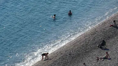 Antalya’da Aralık Ayında Yazdan Kalma Günler Yaşanıyor