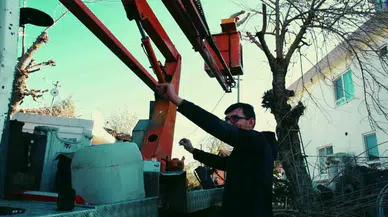 Antalya’da Belediye Çalışanlarından Oyun Havası Eşliğinde Mesai