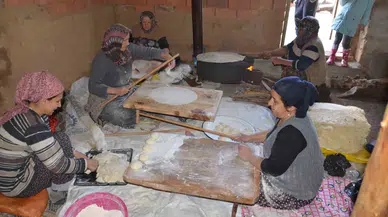 Antalyalı Konut Hanımları, Asırlık Geleneklerini Yaşatıyorlar